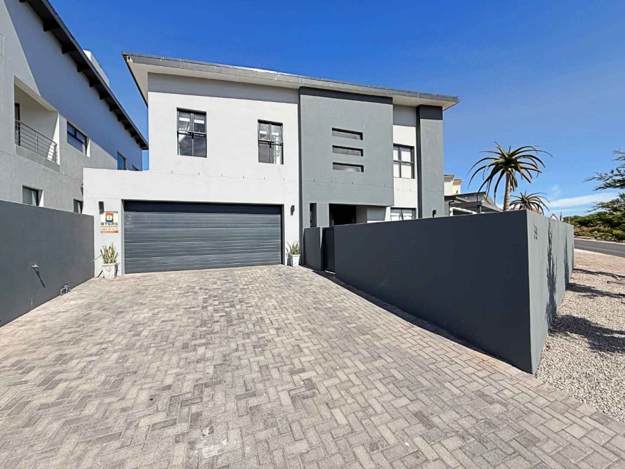 4 Bedroom Property for Sale in Calypso Beach Western Cape